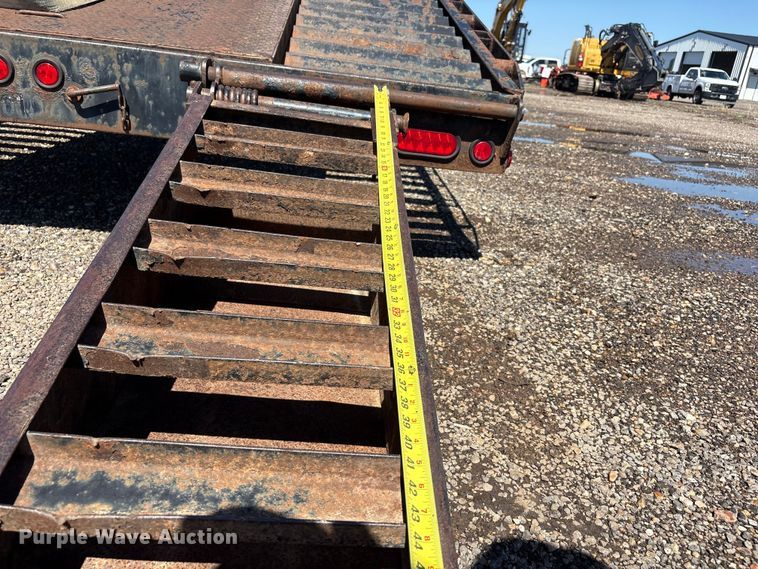 image for item FC2494 2014 Lamar equipment trailer