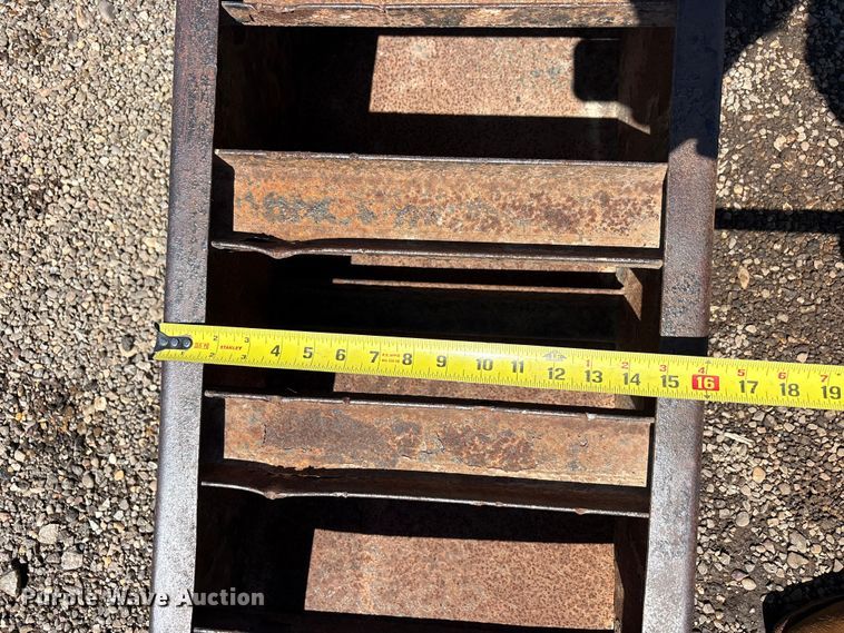 image for item FC2494 2014 Lamar equipment trailer