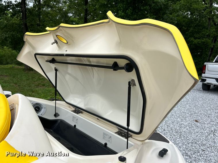 image for item FC2663 1999 Sea-Doo Speedster boat