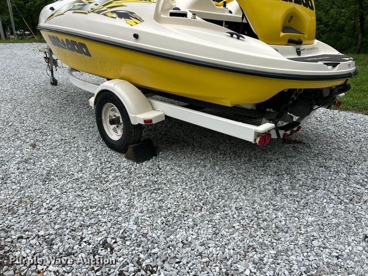 image for item FC2663 1999 Sea-Doo Speedster boat