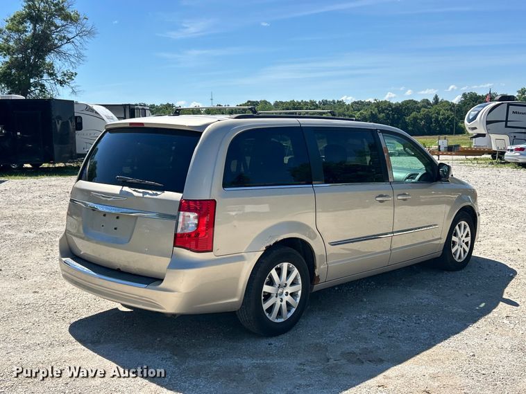 image for item FC2791 2013 Chrysler Town And Country van