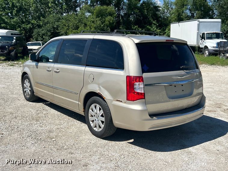 image for item FC2791 2013 Chrysler Town And Country van