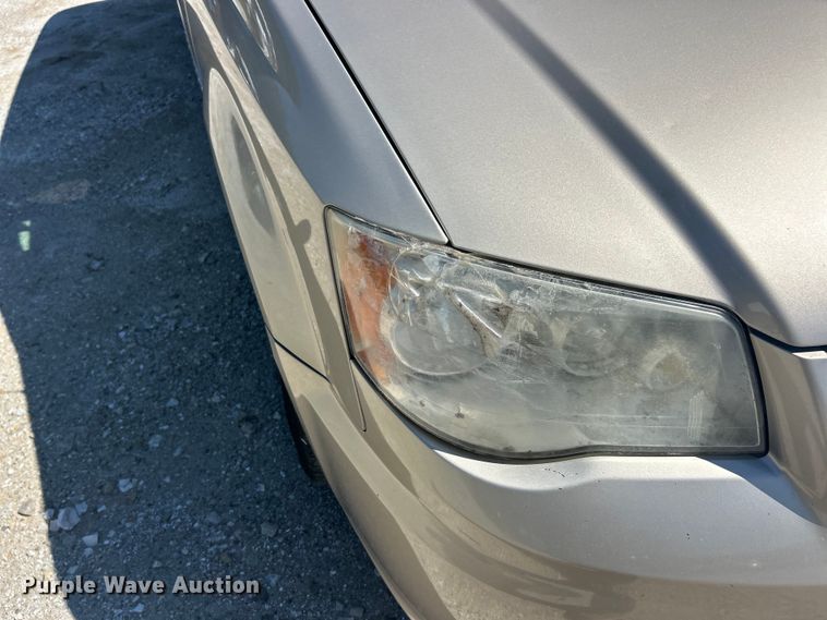 image for item FC2791 2013 Chrysler Town And Country van