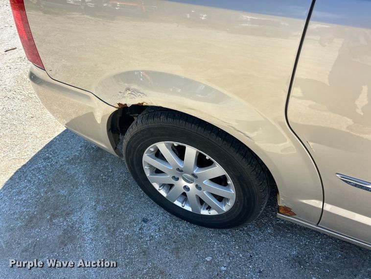 image for item FC2791 2013 Chrysler Town And Country van