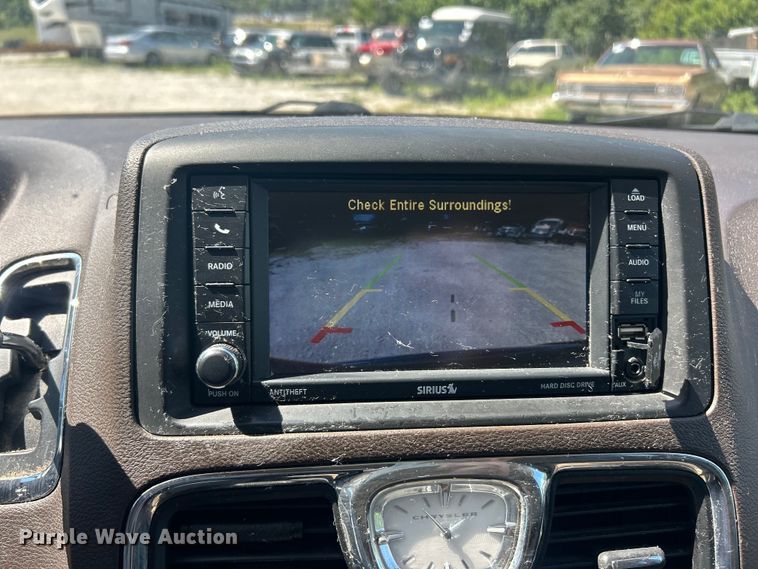 image for item FC2791 2013 Chrysler Town And Country van