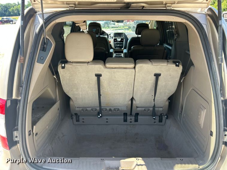 image for item FC2791 2013 Chrysler Town And Country van