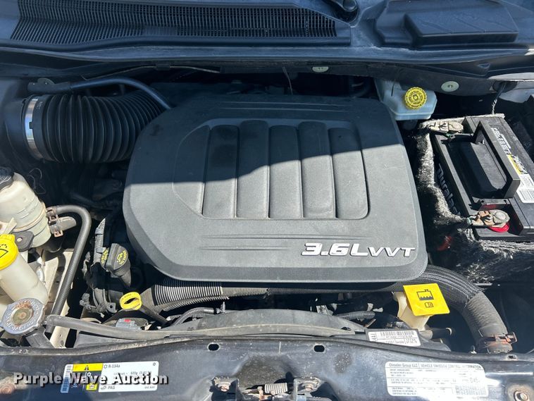 image for item FC2791 2013 Chrysler Town And Country van