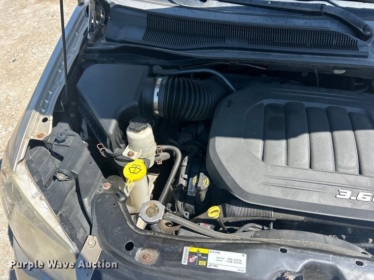 image for item FC2791 2013 Chrysler Town And Country van