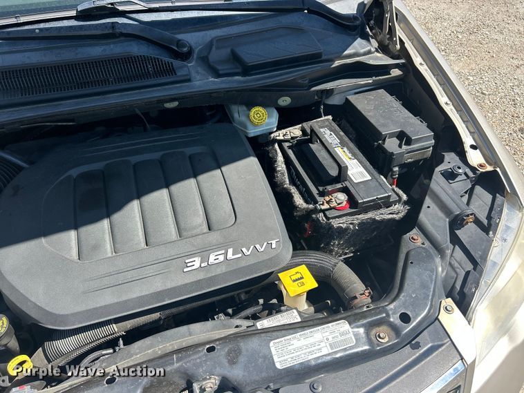 image for item FC2791 2013 Chrysler Town And Country van