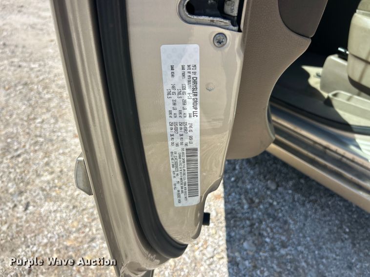 image for item FC2791 2013 Chrysler Town And Country van