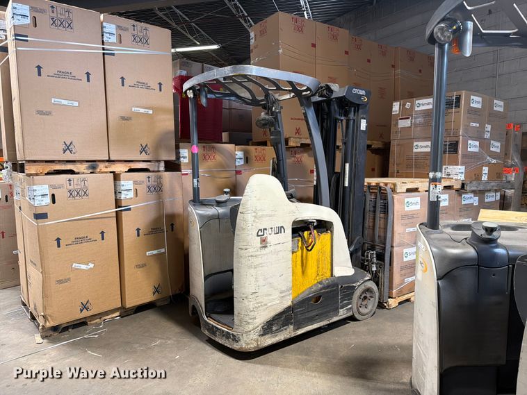image for item FC3259 2019 Crown RC5545-40 forklift