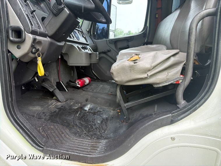 image for item FC3266 2018 Freightliner Business Class M2 box truck