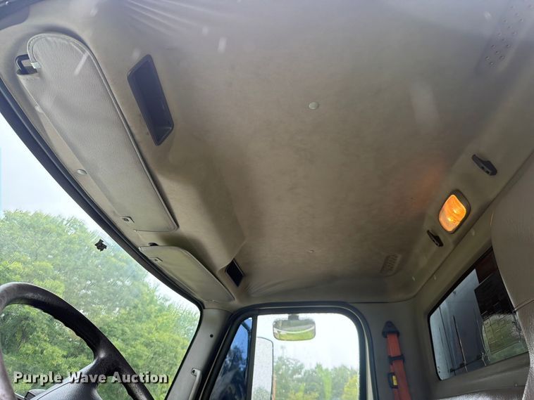image for item FC3266 2018 Freightliner Business Class M2 box truck
