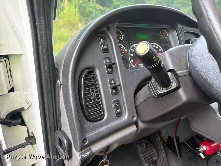 image for item FC3266 2018 Freightliner Business Class M2 box truck