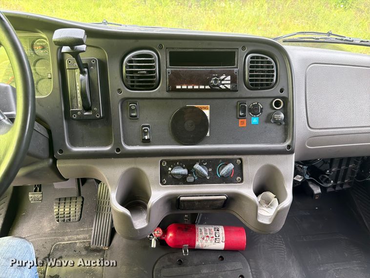 image for item FC3266 2018 Freightliner Business Class M2 box truck