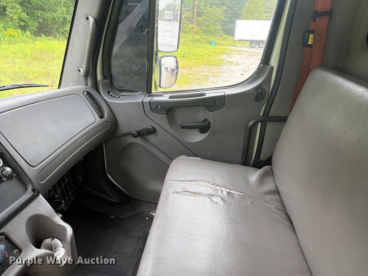 image for item FC3266 2018 Freightliner Business Class M2 box truck