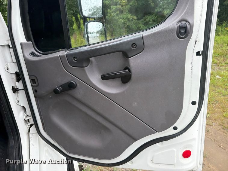 image for item FC3266 2018 Freightliner Business Class M2 box truck