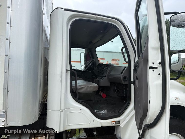 image for item FC3266 2018 Freightliner Business Class M2 box truck