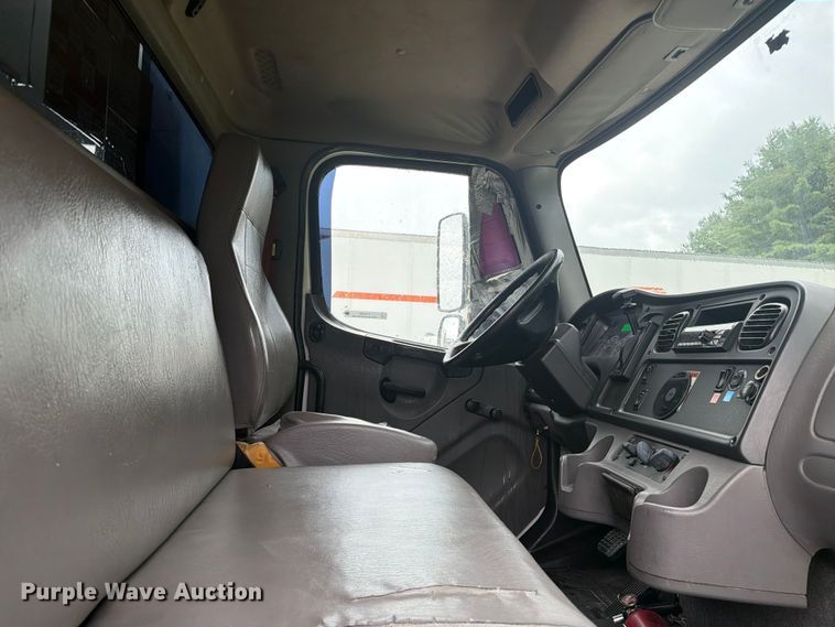 image for item FC3266 2018 Freightliner Business Class M2 box truck