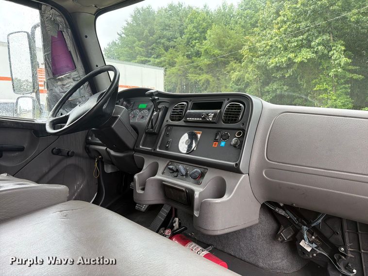 image for item FC3266 2018 Freightliner Business Class M2 box truck