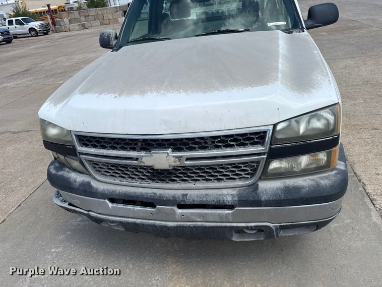 image for item FC4019 2006 Chevrolet Silverado 1500 pickup truck