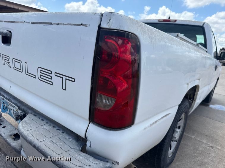 image for item FC4019 2006 Chevrolet Silverado 1500 pickup truck