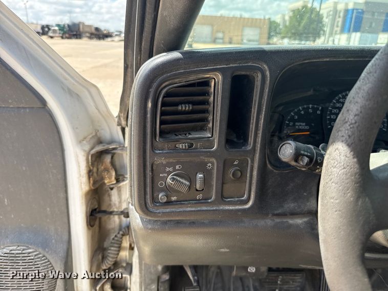image for item FC4019 2006 Chevrolet Silverado 1500 pickup truck