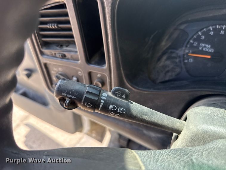 image for item FC4019 2006 Chevrolet Silverado 1500 pickup truck