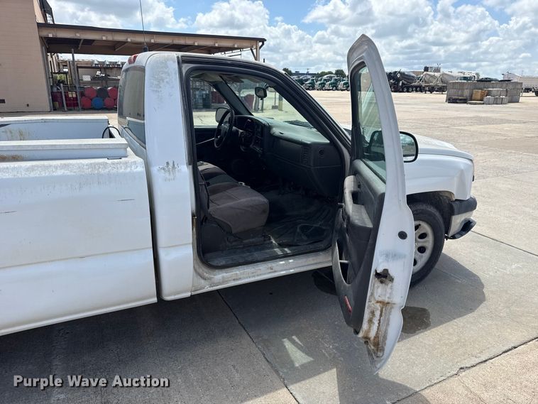 image for item FC4019 2006 Chevrolet Silverado 1500 pickup truck