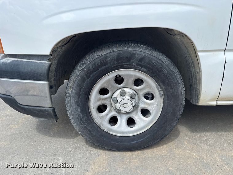 image for item FC4019 2006 Chevrolet Silverado 1500 pickup truck