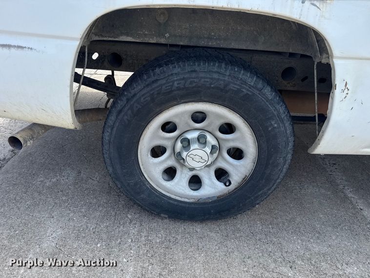 image for item FC4019 2006 Chevrolet Silverado 1500 pickup truck