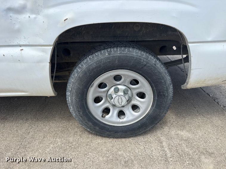image for item FC4019 2006 Chevrolet Silverado 1500 pickup truck