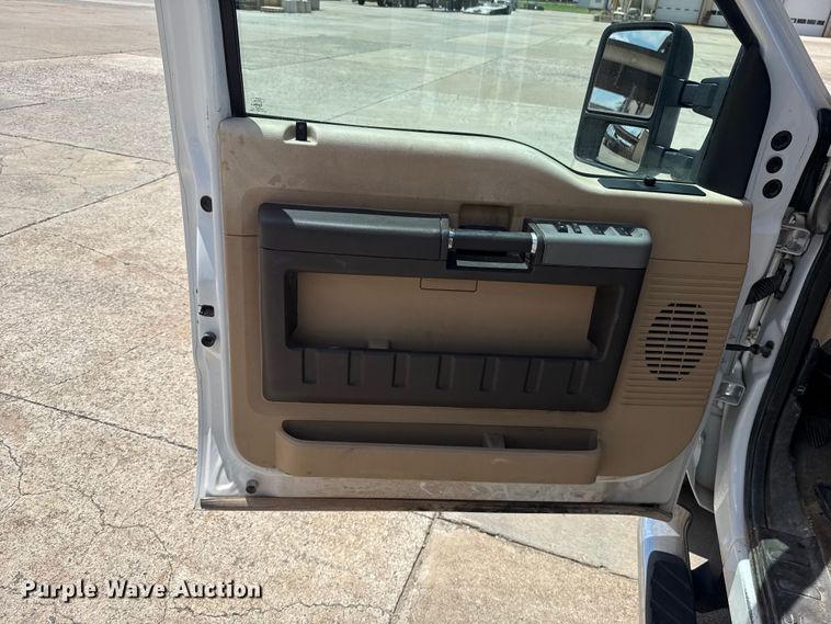 image for item FC4020 2013 Ford F250 Super Duty Crew Cab pickup truck