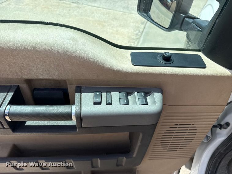 image for item FC4020 2013 Ford F250 Super Duty Crew Cab pickup truck