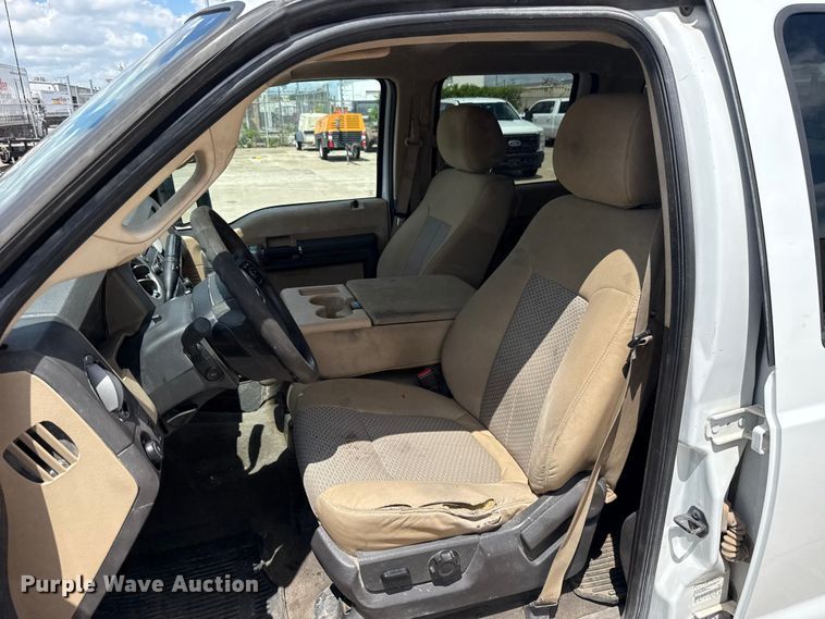 image for item FC4020 2013 Ford F250 Super Duty Crew Cab pickup truck