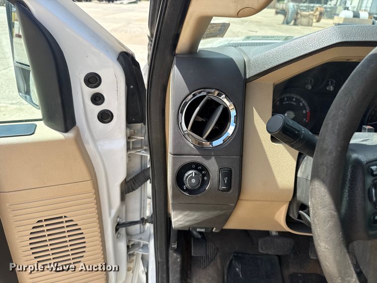 image for item FC4020 2013 Ford F250 Super Duty Crew Cab pickup truck
