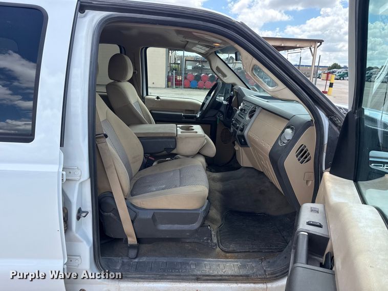 image for item FC4020 2013 Ford F250 Super Duty Crew Cab pickup truck