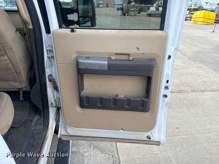 image for item FC4020 2013 Ford F250 Super Duty Crew Cab pickup truck