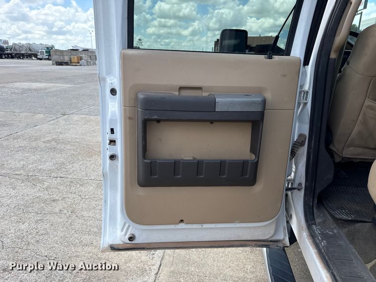 image for item FC4020 2013 Ford F250 Super Duty Crew Cab pickup truck