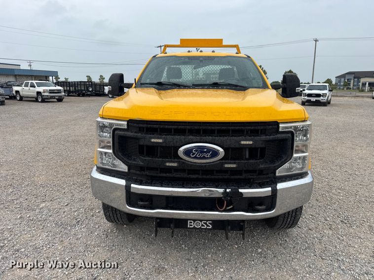 image for item FC4042 2022 Ford F350 Super Duty utility bed pickup truck
