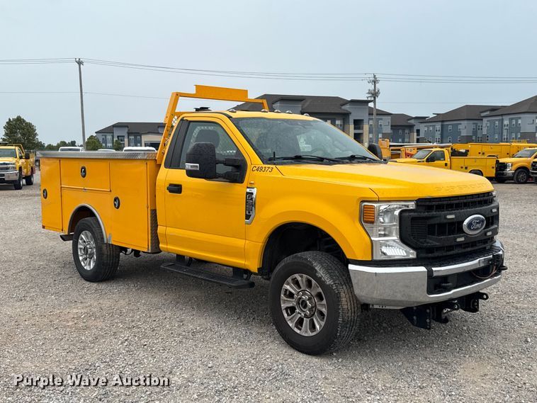 image for item FC4042 2022 Ford F350 Super Duty utility bed pickup truck