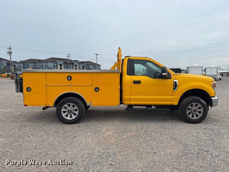 image for item FC4042 2022 Ford F350 Super Duty utility bed pickup truck