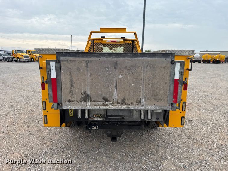 image for item FC4042 2022 Ford F350 Super Duty utility bed pickup truck