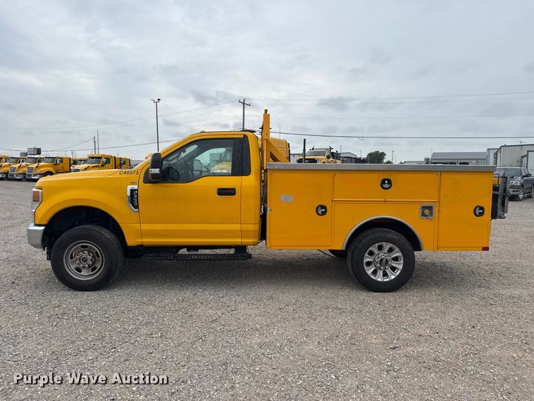 image for item FC4042 2022 Ford F350 Super Duty utility bed pickup truck