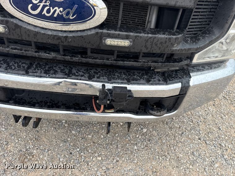 image for item FC4042 2022 Ford F350 Super Duty utility bed pickup truck