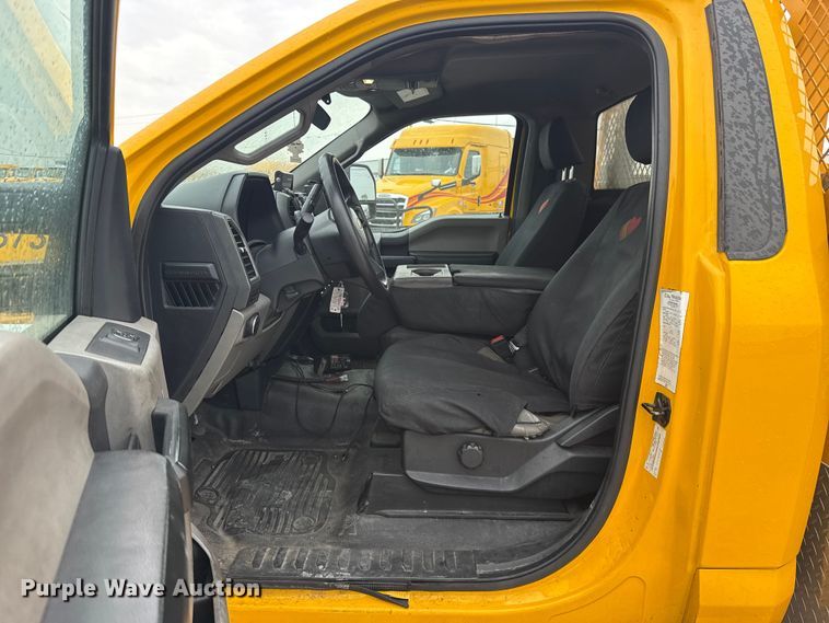 image for item FC4042 2022 Ford F350 Super Duty utility bed pickup truck