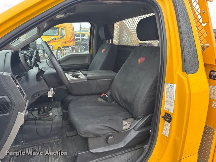 image for item FC4042 2022 Ford F350 Super Duty utility bed pickup truck