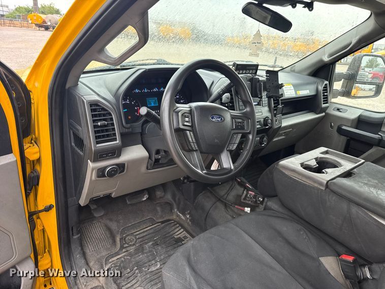 image for item FC4042 2022 Ford F350 Super Duty utility bed pickup truck