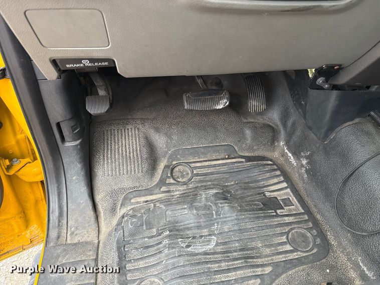image for item FC4042 2022 Ford F350 Super Duty utility bed pickup truck