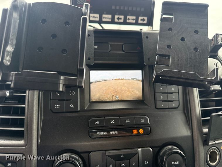 image for item FC4042 2022 Ford F350 Super Duty utility bed pickup truck